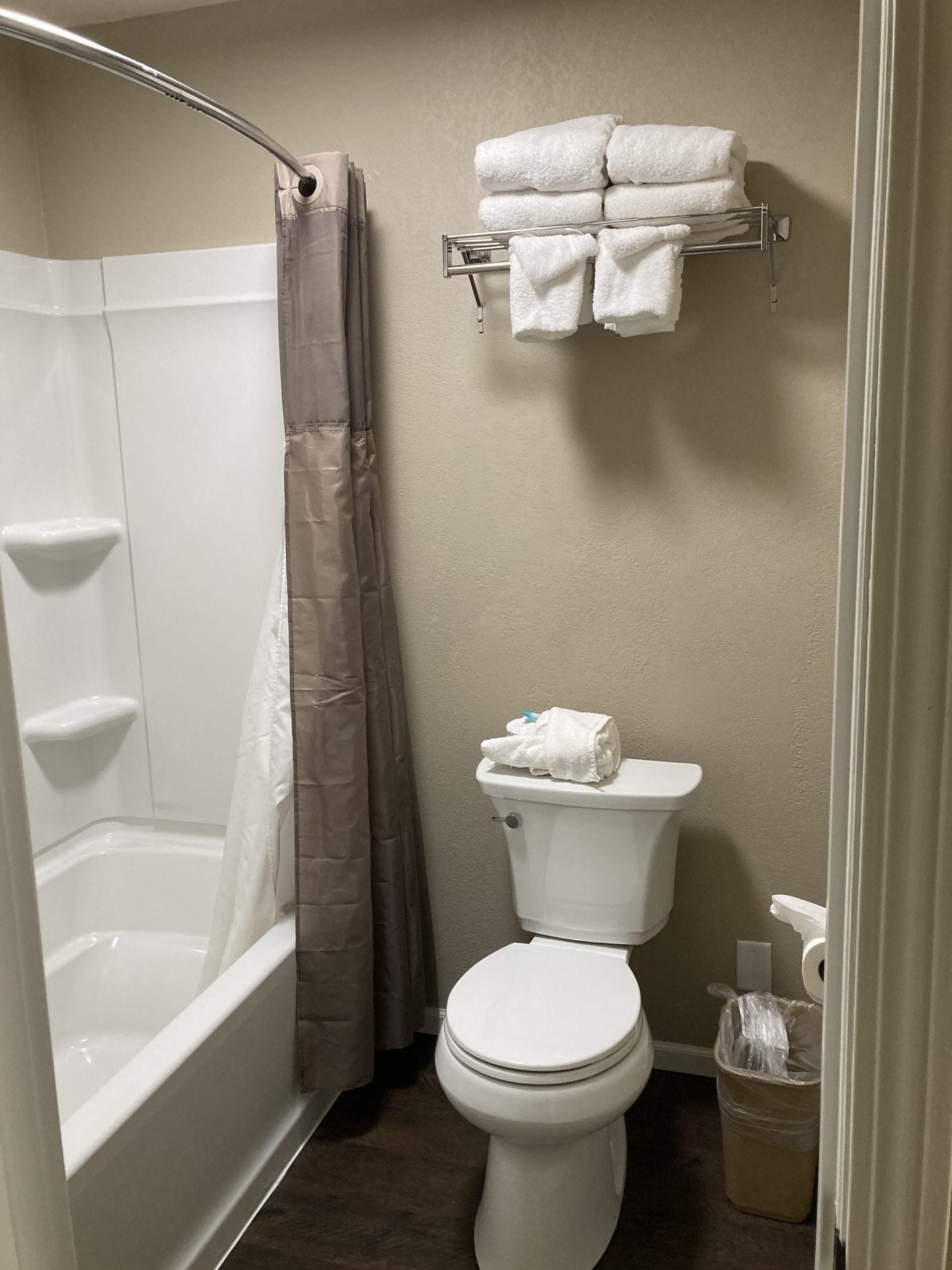 A bathroom with a toilet, tub and shower.